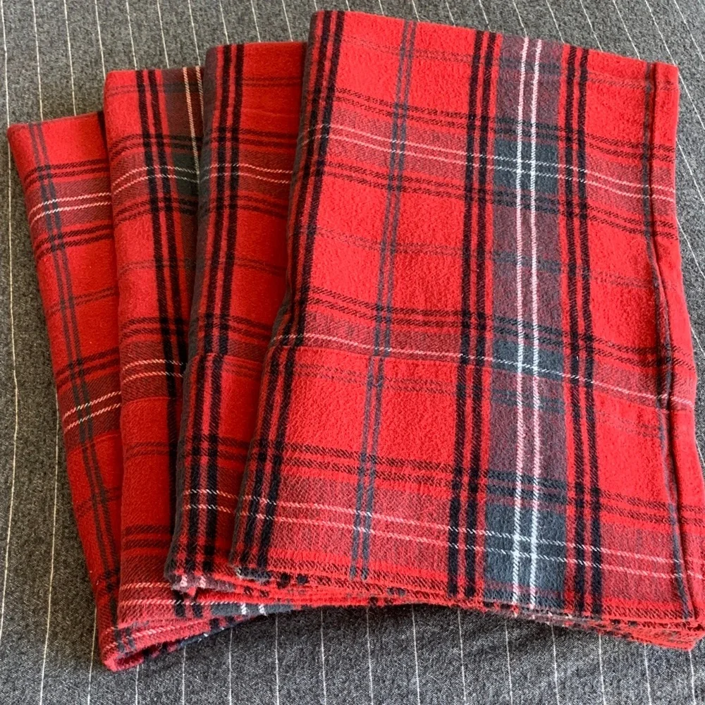 Williams Sonoma 4 Vintage Red Plaid Flannel Standard/Queen Pillowcases Pristine